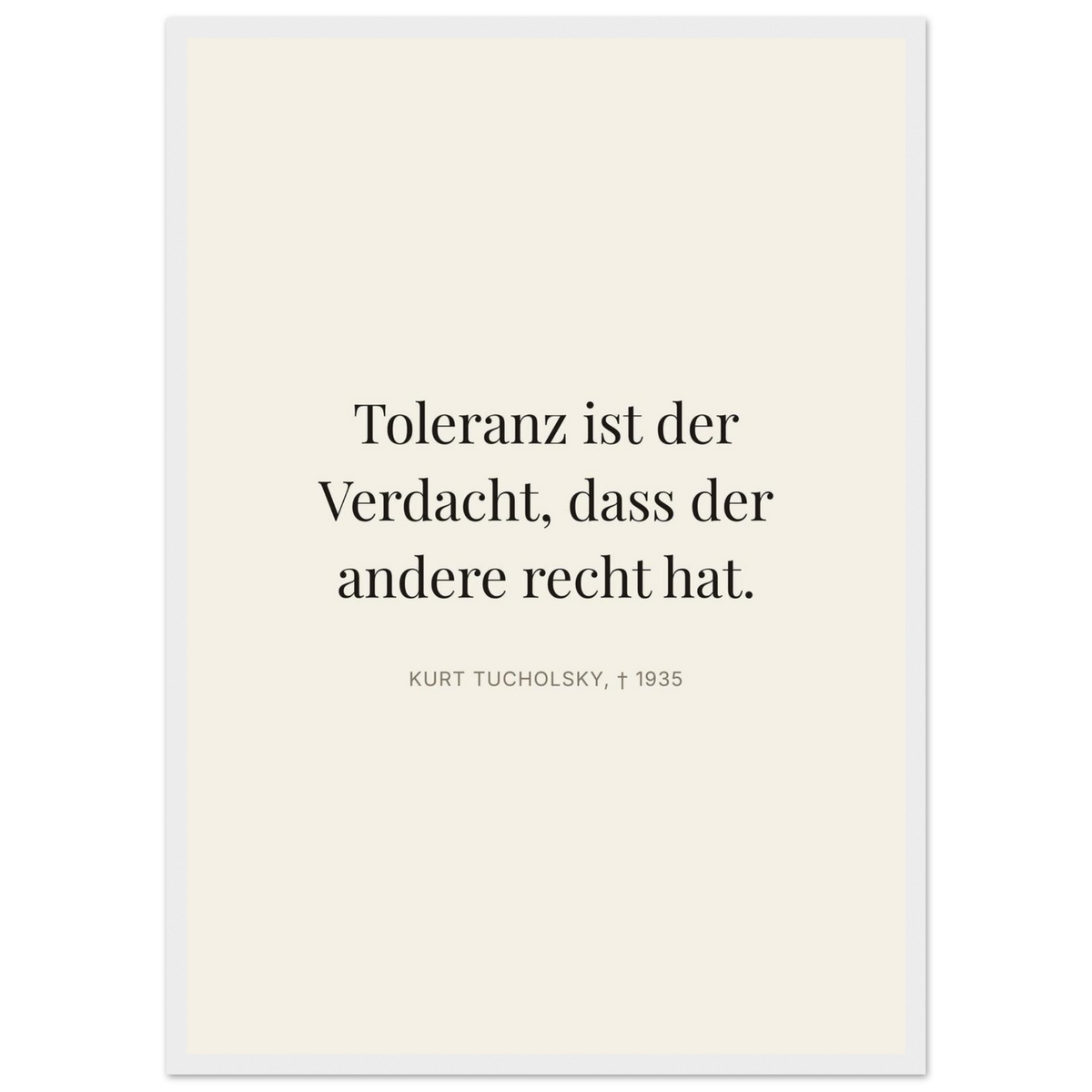 Tucholskys Wort der Toleranz im Editorial-Beige (Klassisches Poster mit Holzrahmen)