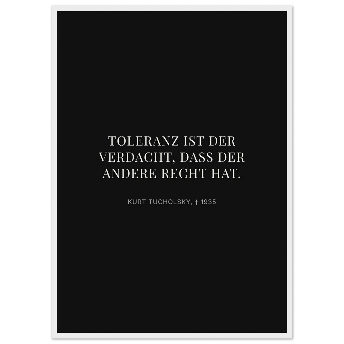 Kurt Tucholskys Dunkle Worte in Schweizer Weiss (Klassisches Poster mit Holzrahmen) [Display-Dunkel]