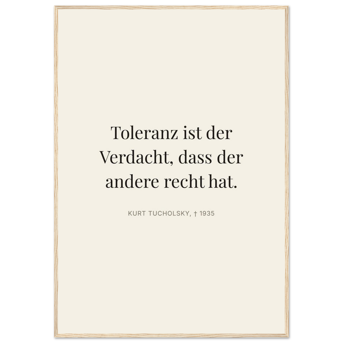 Tucholskys Wort der Toleranz im Editorial-Beige (Klassisches Poster mit Holzrahmen)