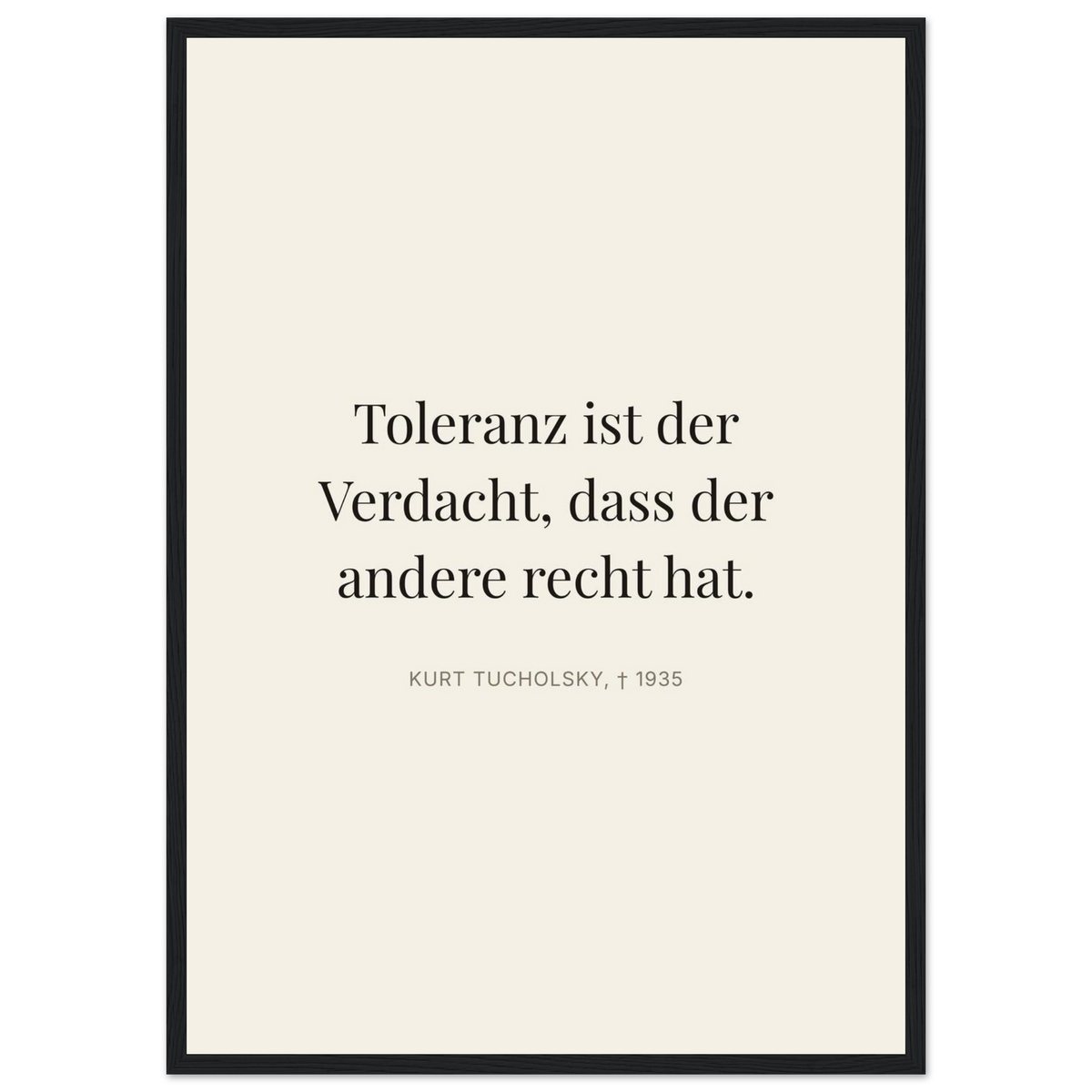 Tucholskys Wort der Toleranz im Editorial-Beige (Klassisches Poster mit Holzrahmen)