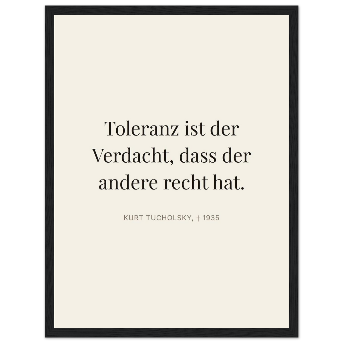 Tucholskys Wort der Toleranz im Editorial-Beige (Klassisches Poster mit Holzrahmen)