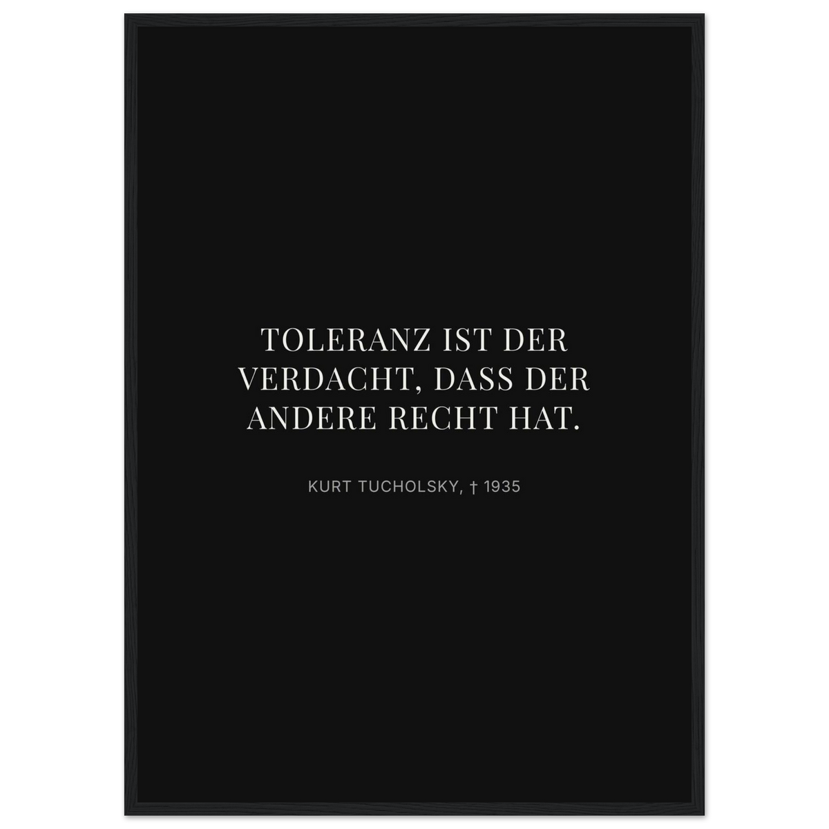 Kurt Tucholskys Dunkle Worte in Schweizer Weiss (Klassisches Poster mit Holzrahmen) [Display-Dunkel]