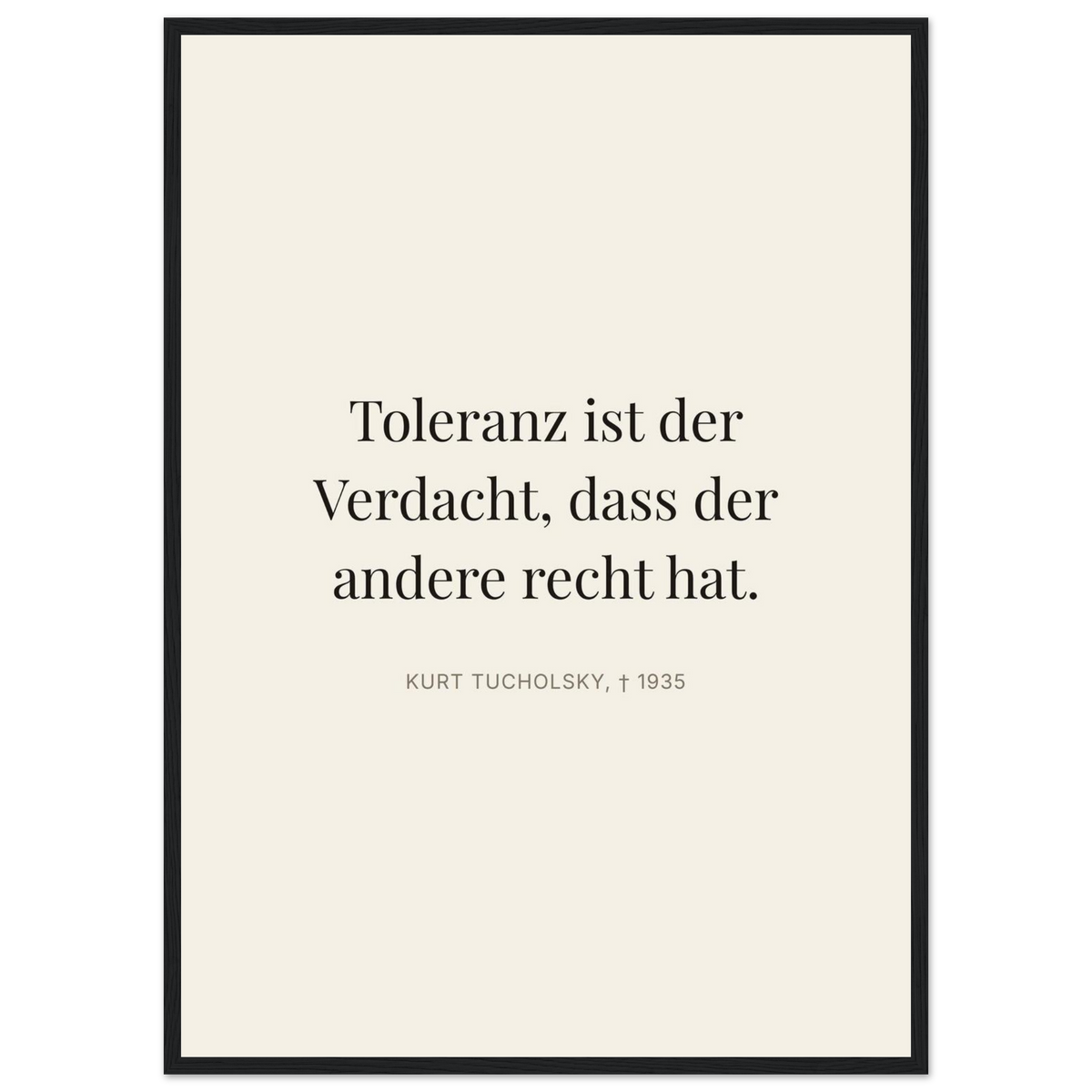 Tucholskys Wort der Toleranz im Editorial-Beige (Klassisches Poster mit Holzrahmen)