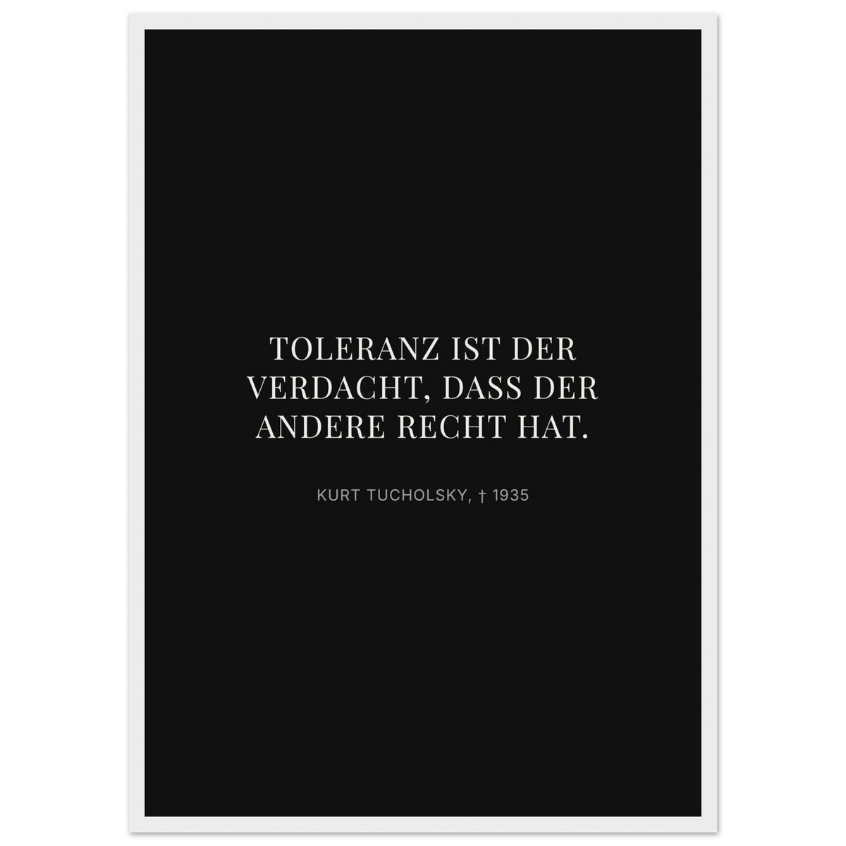 Kurt Tucholskys Dunkle Worte in Schweizer Weiss (Klassisches Poster mit Holzrahmen) [Display-Dunkel]