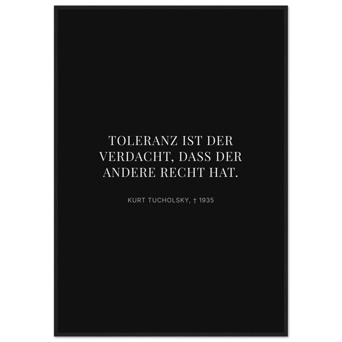 Kurt Tucholskys Dunkle Worte in Schweizer Weiss (Klassisches Poster mit Holzrahmen) [Display-Dunkel]